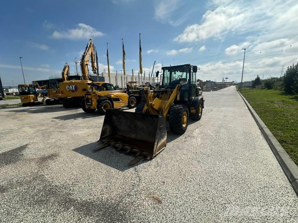 CAT 906 M Kolové nakladače