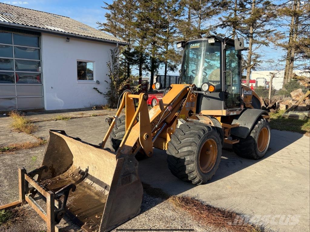 CASE 321 E Kolové nakladače