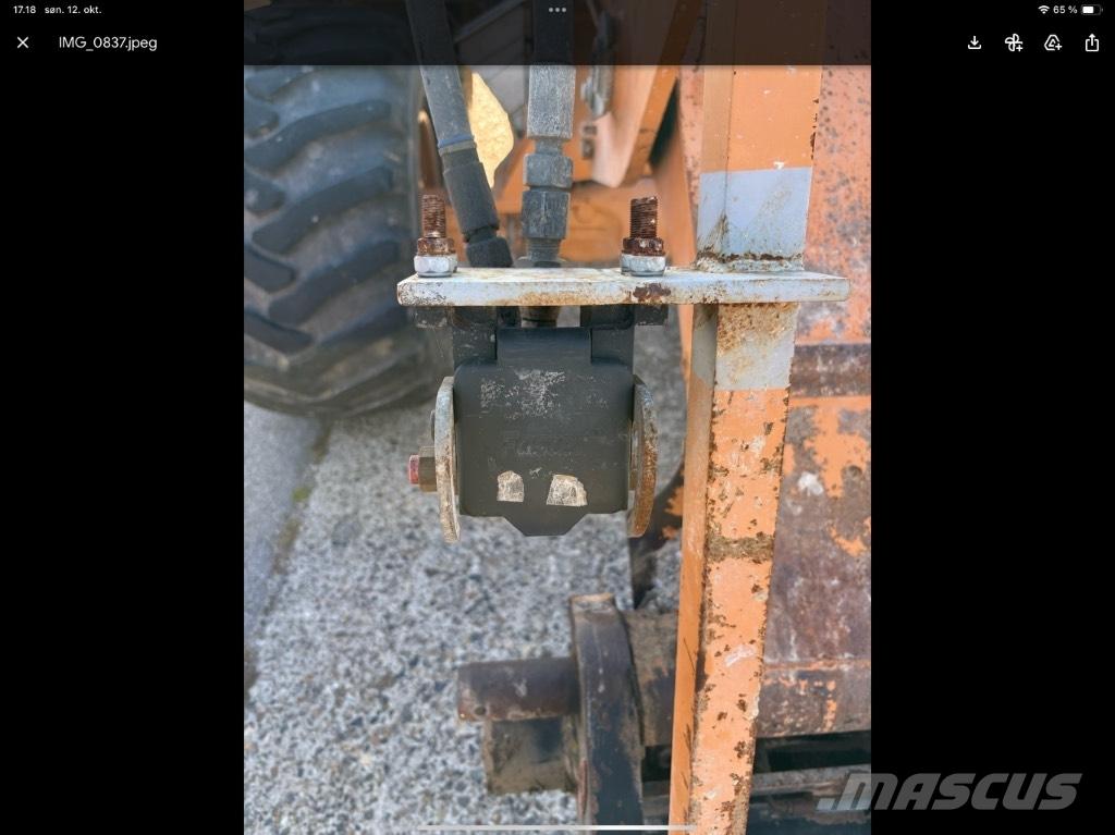 CASE 321 E Kolové nakladače