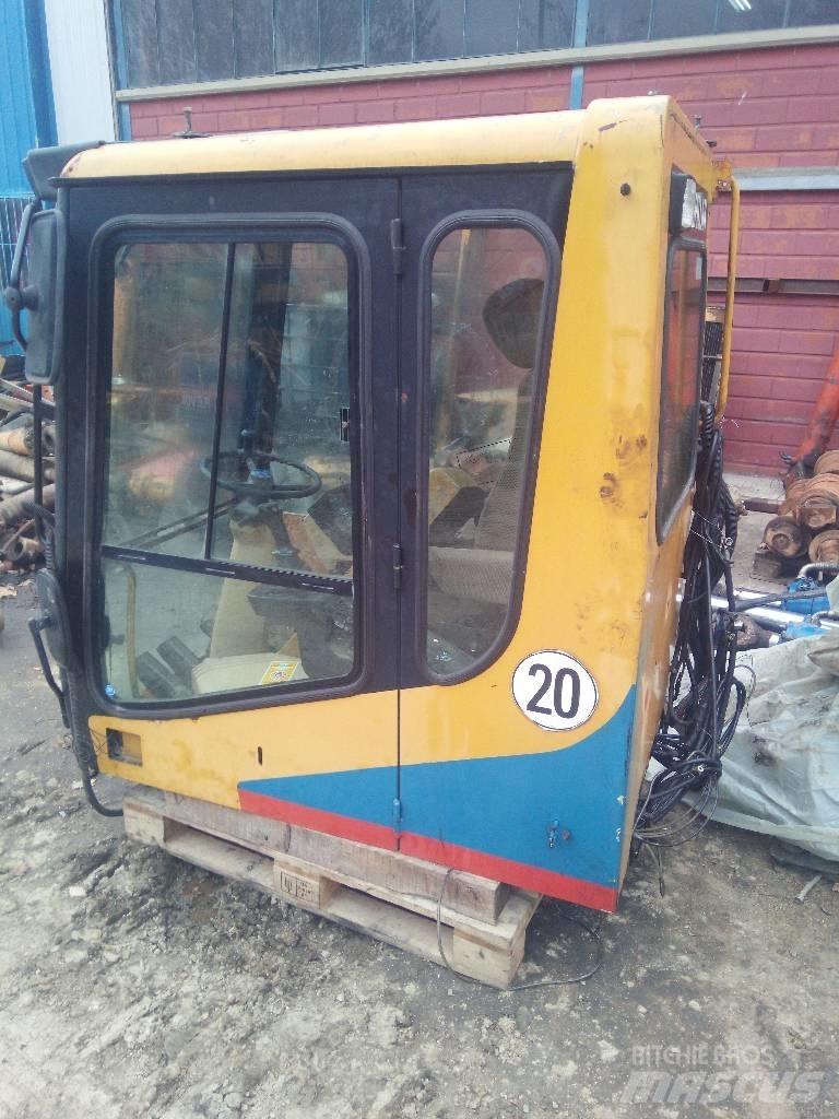 CAT M 320 Kabiny a interiér