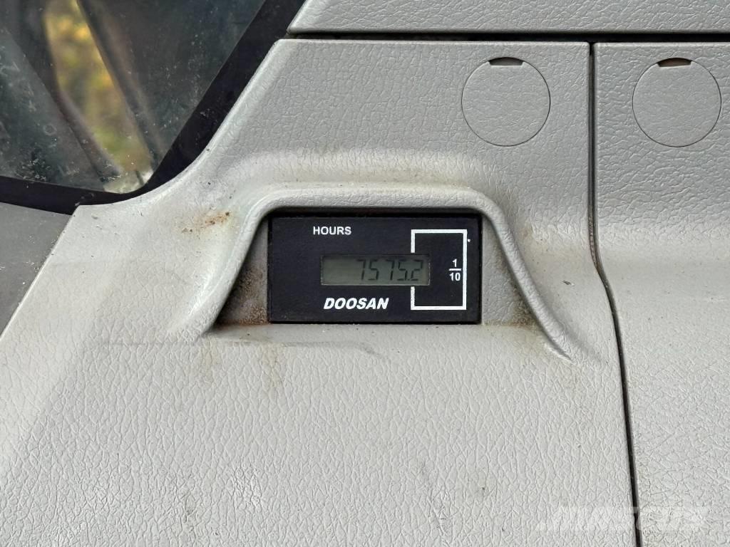 Doosan DX 300 LC Pásová rýpadla