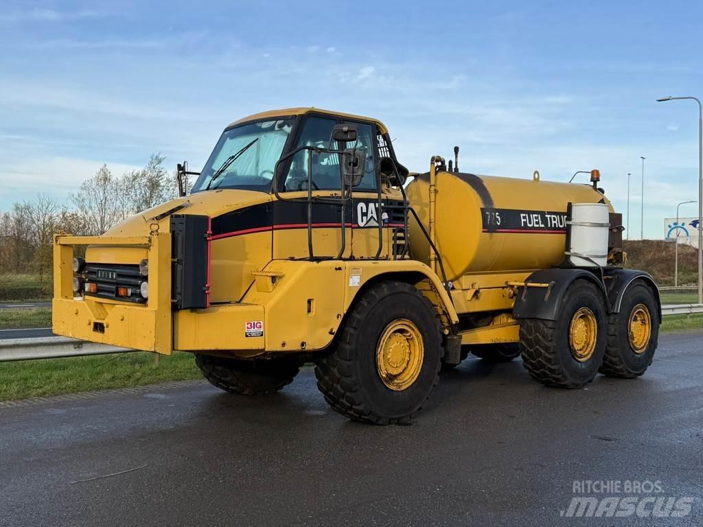 CAT 725 Fuel truck Cisternové vozy