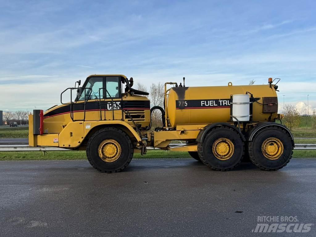 CAT 725 Fuel truck Cisternové vozy