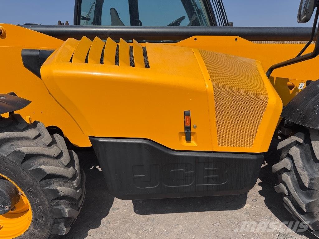JCB 540-140 Teleskopické manipulátory