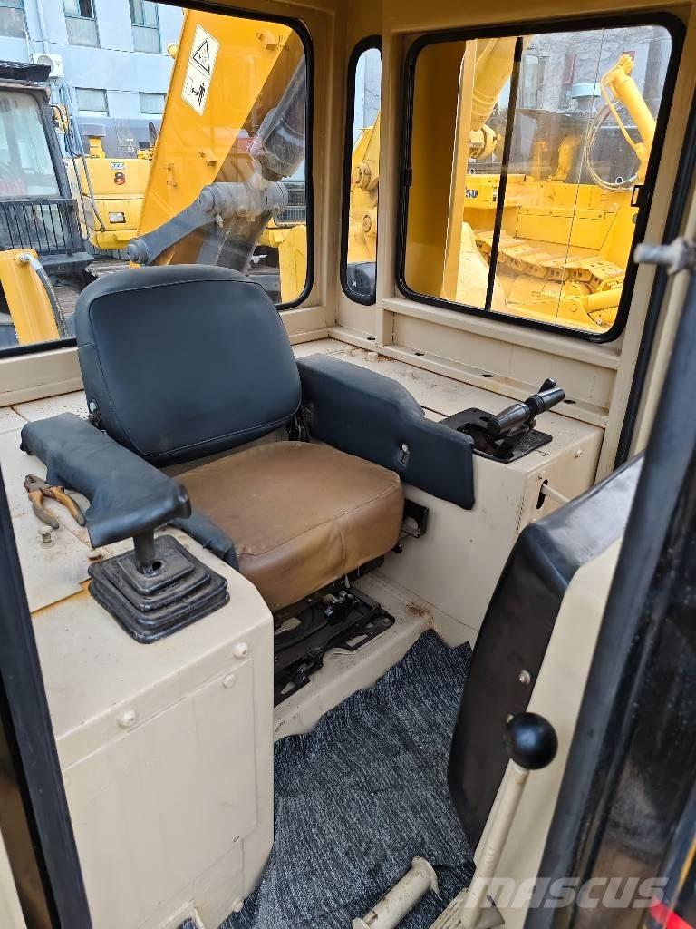 CAT D 5 M Pásové dozery