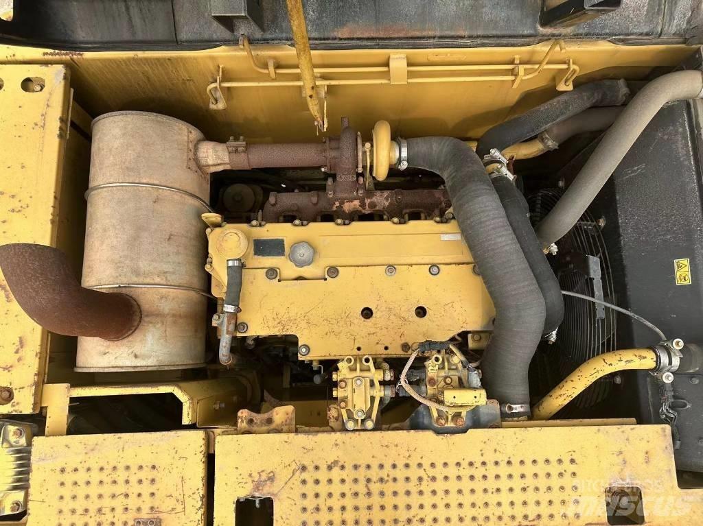 CAT 323D Pásová rýpadla