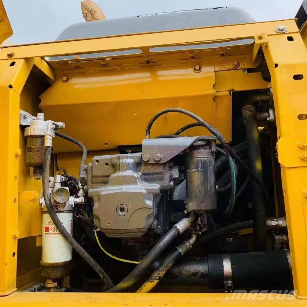 Komatsu PC 200 Pásová rýpadla