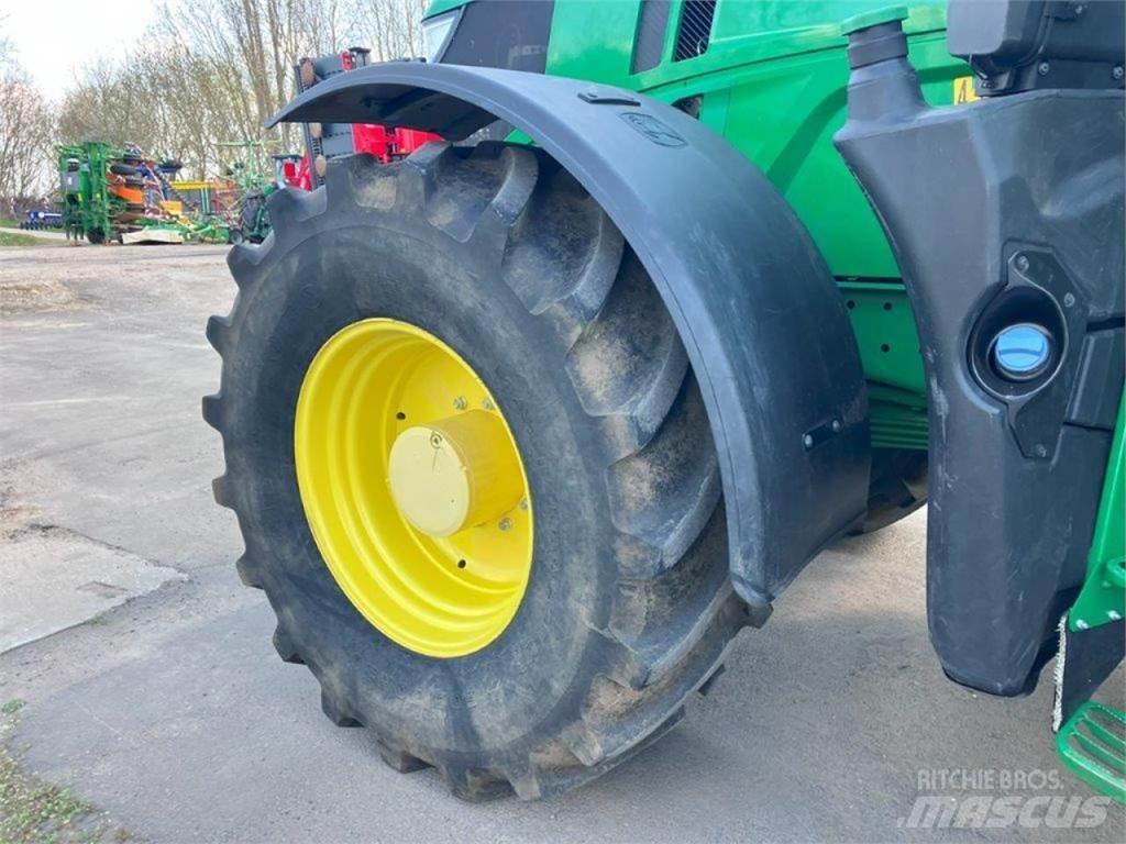 John Deere 6250R Traktory