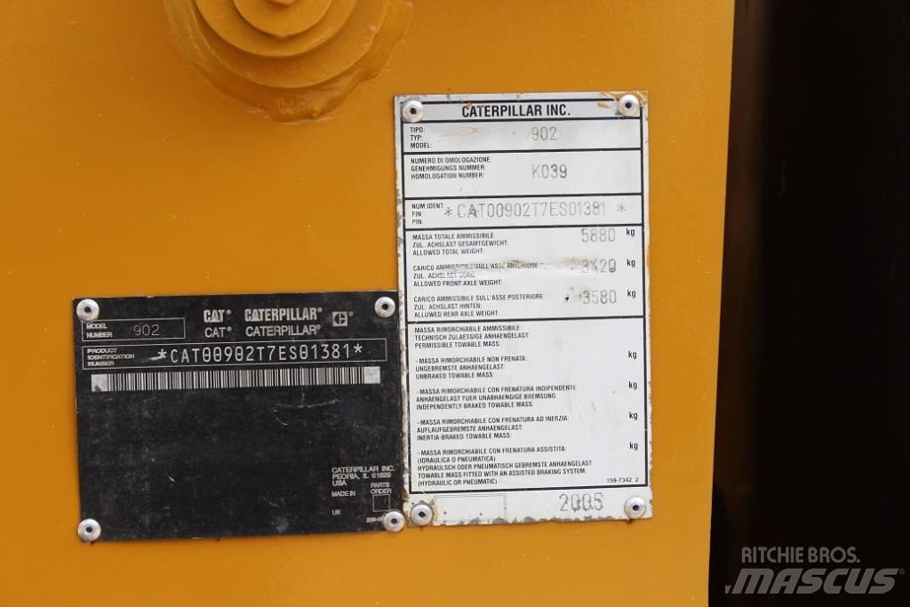 CAT 902 Kolové nakladače