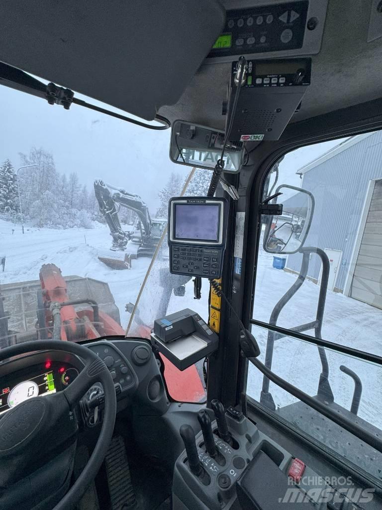 Hitachi ZW 370-6 Kolové nakladače