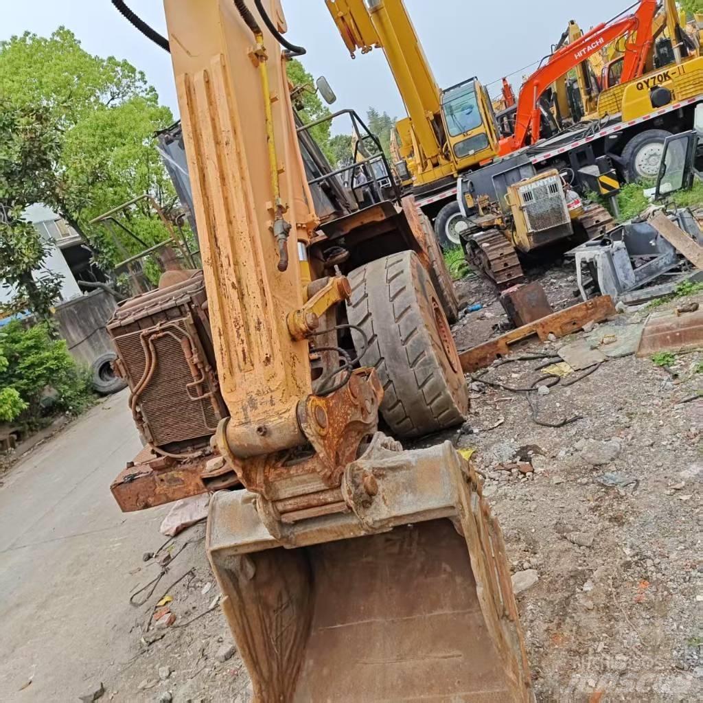 Hyundai Robex 220-9 Pásová rýpadla