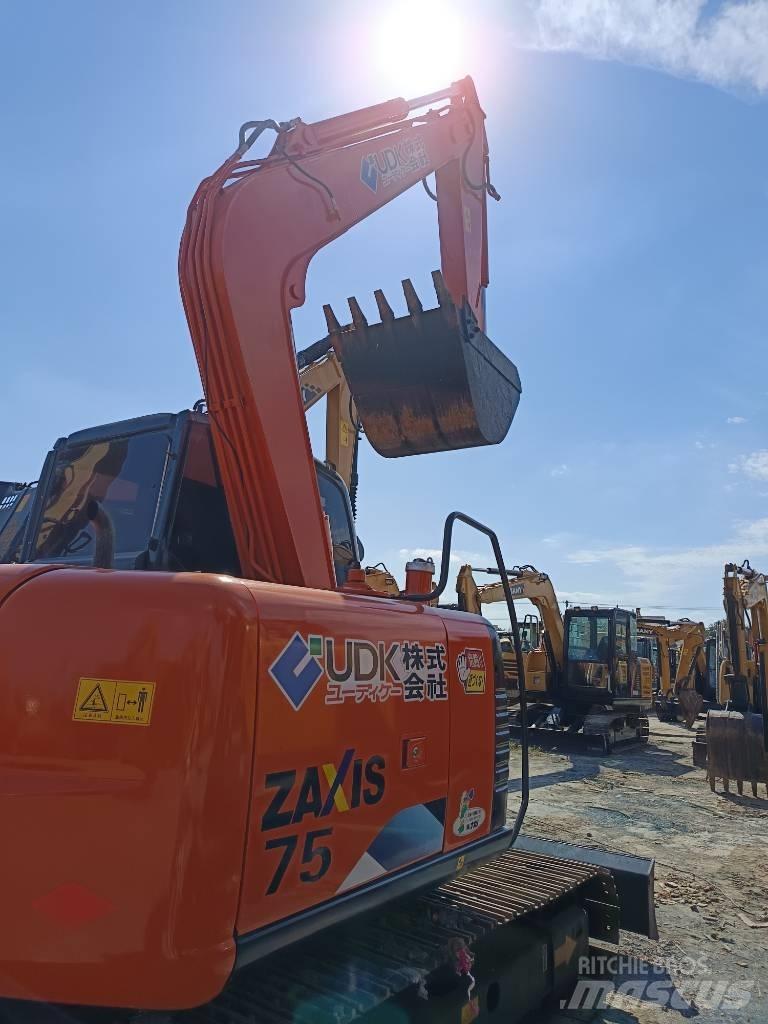 Hitachi ZX 75 Midi rýpadla 7t - 12t