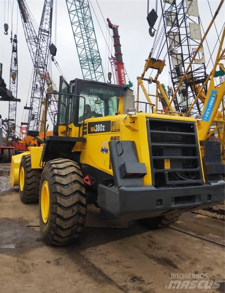 Komatsu WA 380 Kolové nakladače