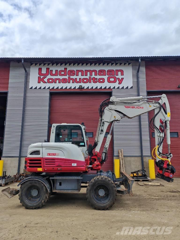 Takeuchi TB295W Kolová rýpadla