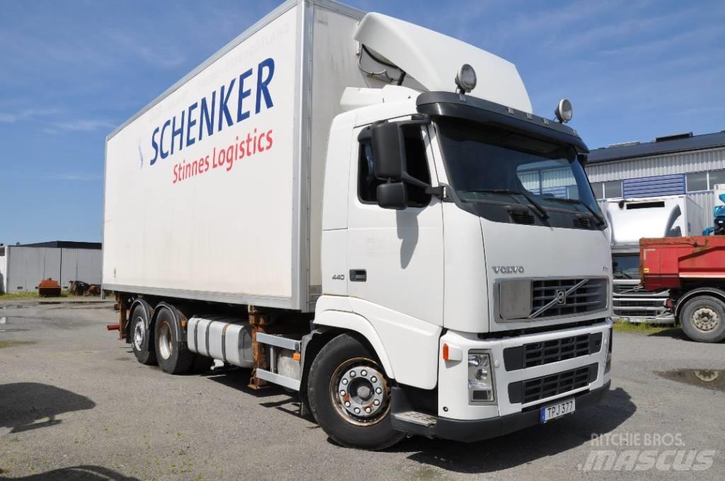 Volvo FH440 6X2 Skříňová nástavba