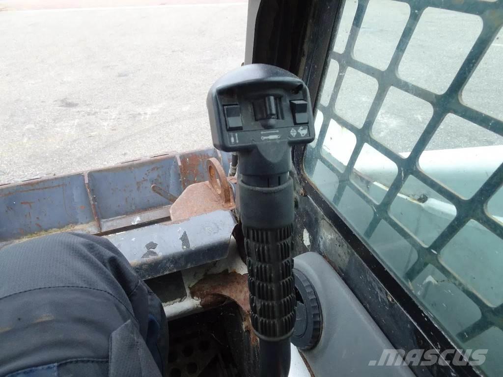 Bobcat 873 Smykem řízené nakladače
