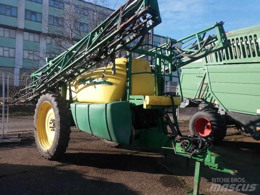 John Deere 732 Tažené postřikovače