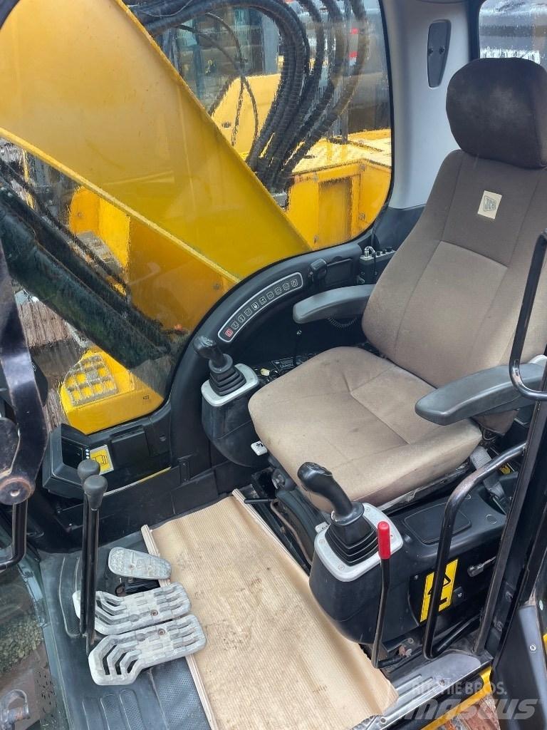 JCB JZ140LC Pásová rýpadla