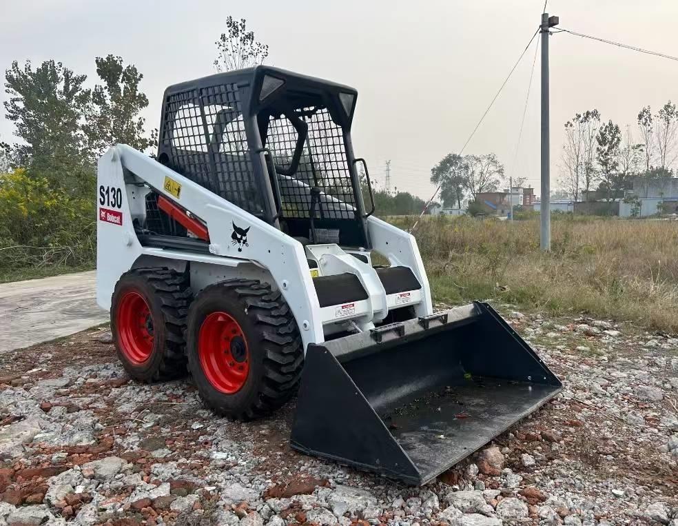 Bobcat S 130 Smykem řízené nakladače