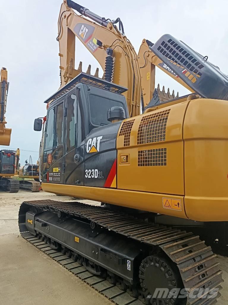 CAT 323 D2L Pásová rýpadla