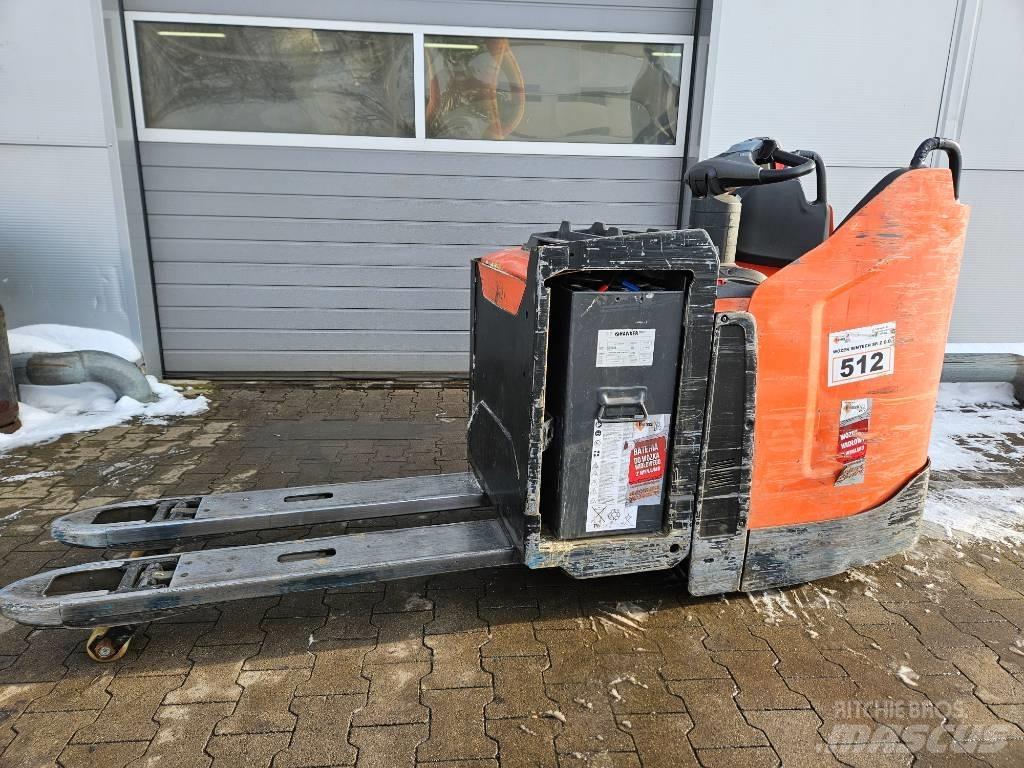BT LPE 250 Akumulátorové vozíky