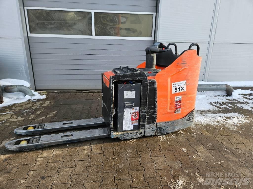 BT LPE 250 Akumulátorové vozíky