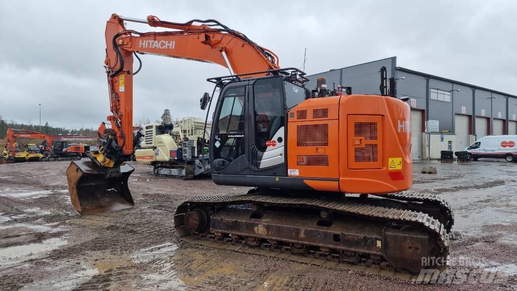 Hitachi ZX225USLC-6 Pásová rýpadla