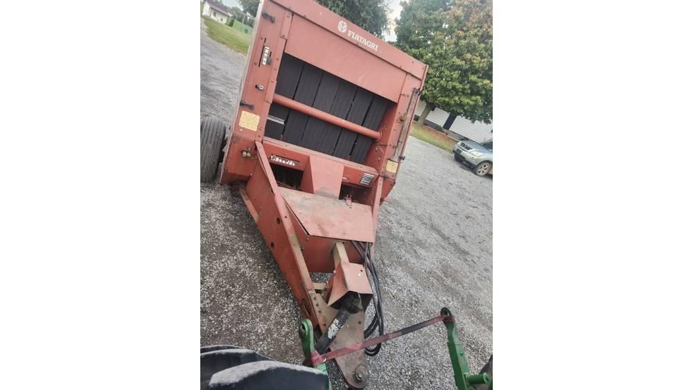 Hesston 540 Lis na válcové balíky