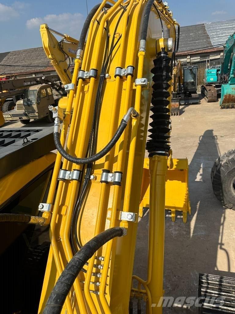 Komatsu PC 200-7 Pásová rýpadla