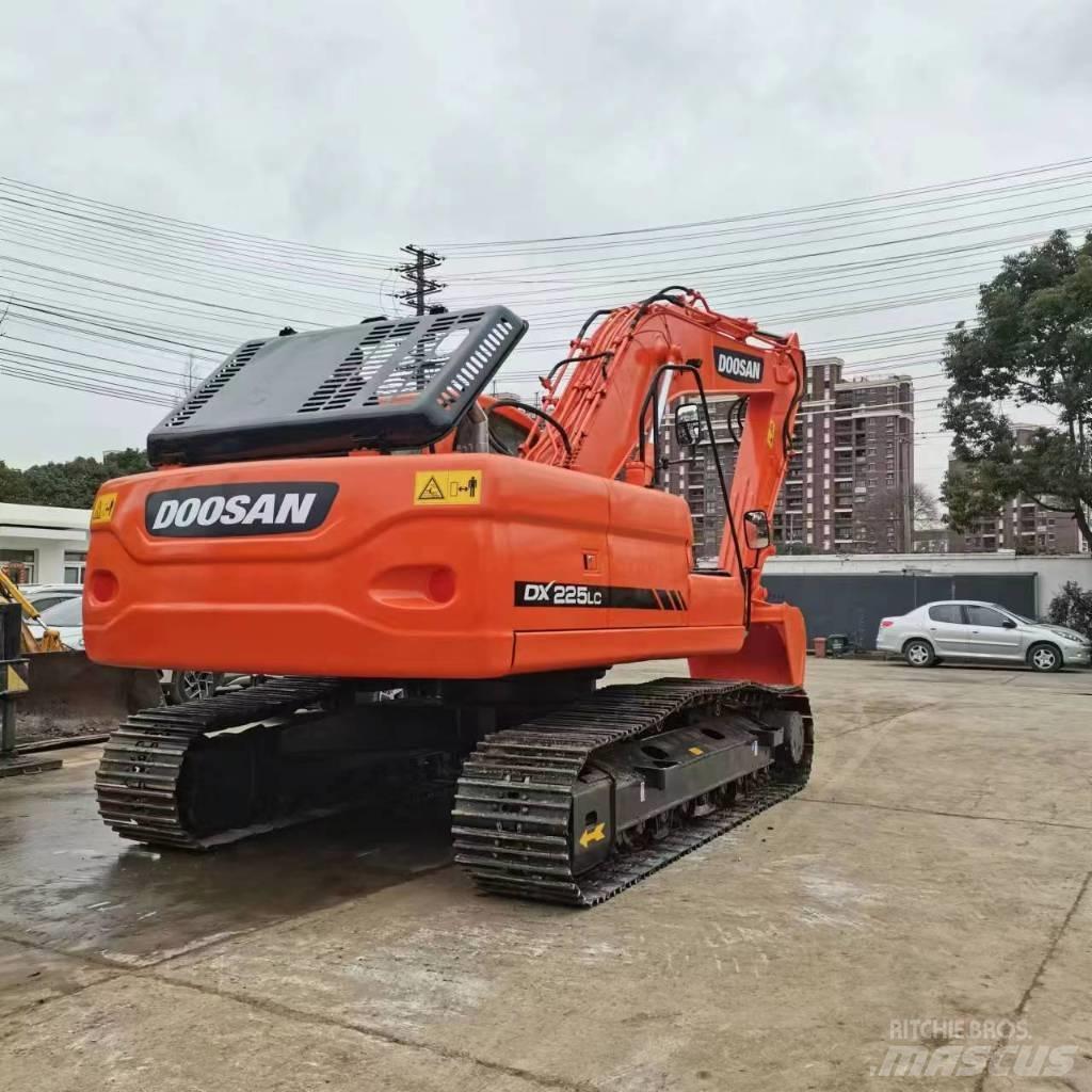 Doosan DX 225 LC Pásová rýpadla