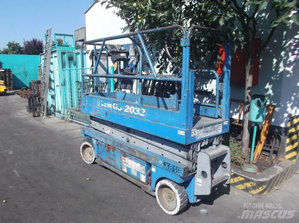 Genie GS 2032    V-2790 Vertikální sloupové výtahy