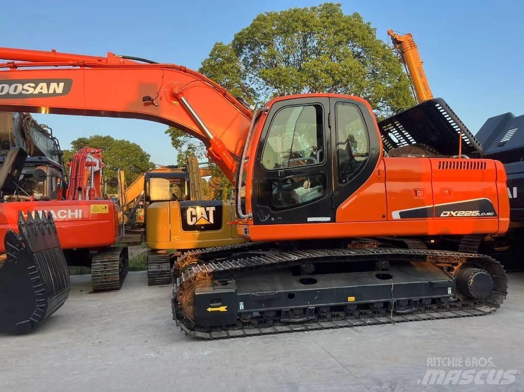 Doosan DX225LC-9C Pásová rýpadla