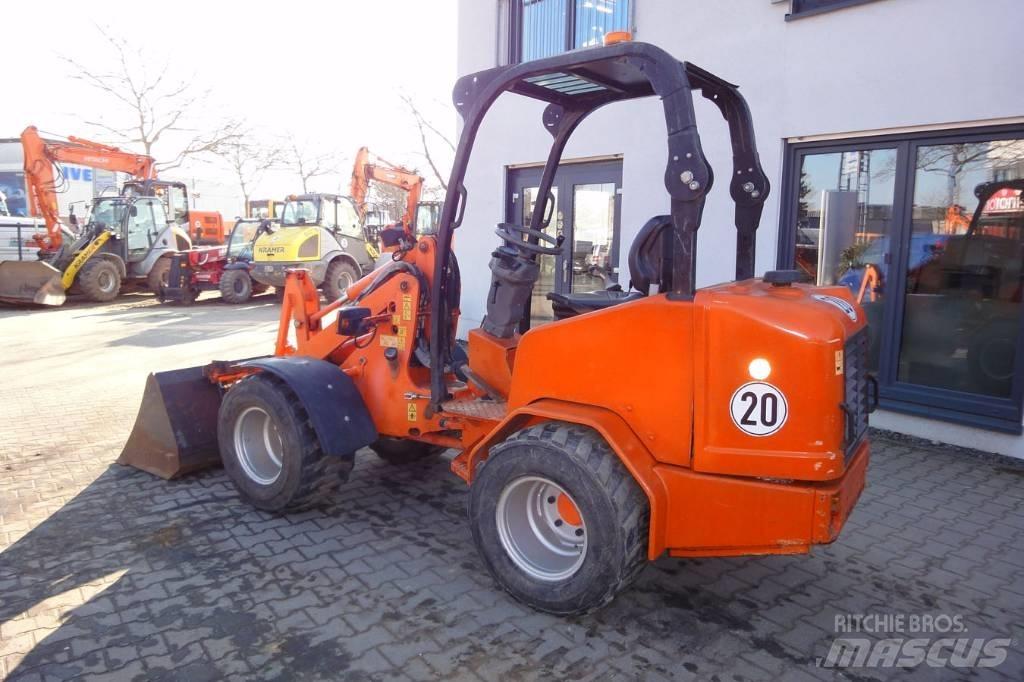 Schäffer 2436 Kolové nakladače