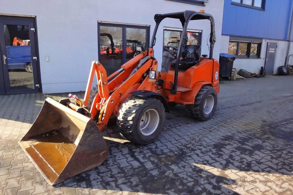 Schäffer 2436 Kolové nakladače