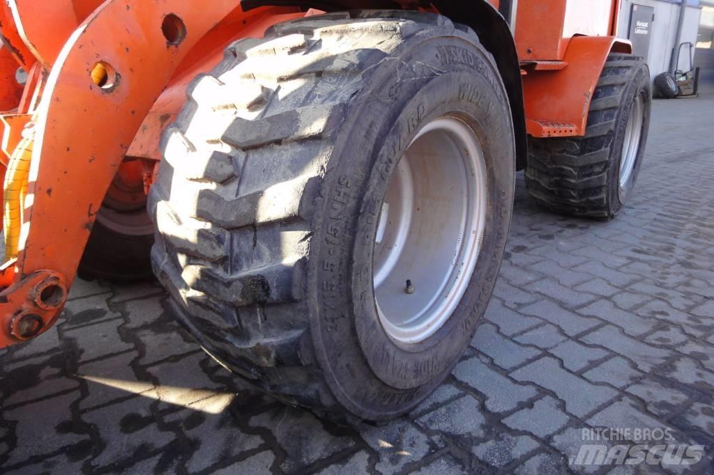 Schäffer 2436 Kolové nakladače