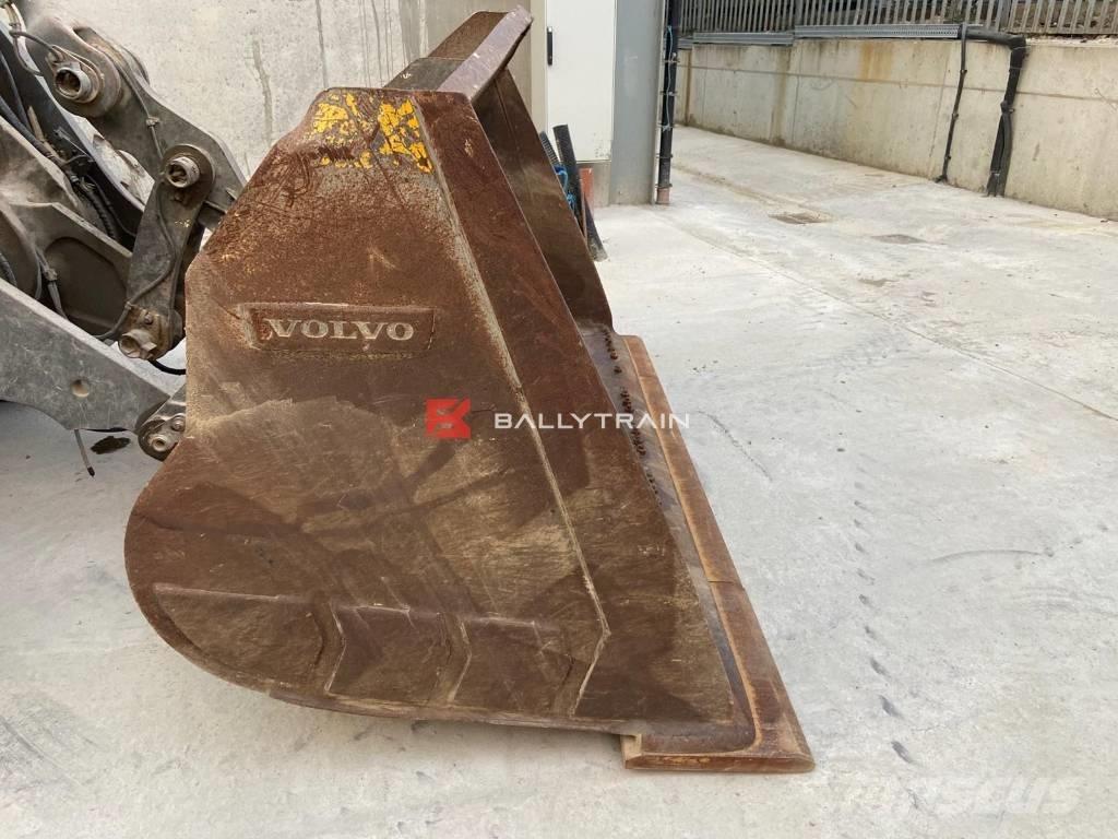 Volvo L 120 H Kolové nakladače