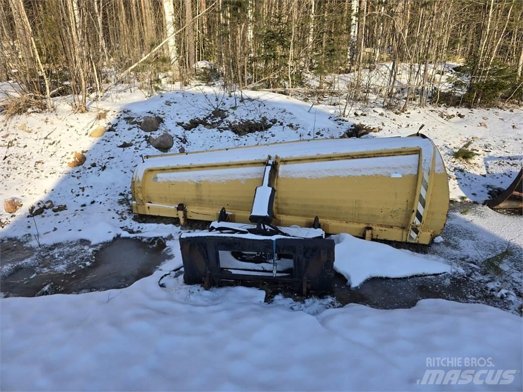 Rote 320 alueaura Sněžné pluhy, přední sněhové radlice