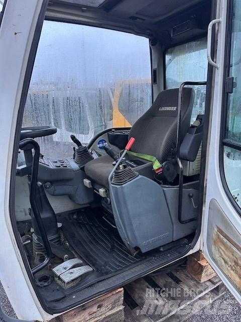 Liebherr A 314 CAB Kabiny a interiér