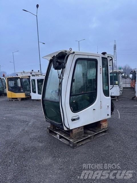 Liebherr A 314 CAB Kabiny a interiér