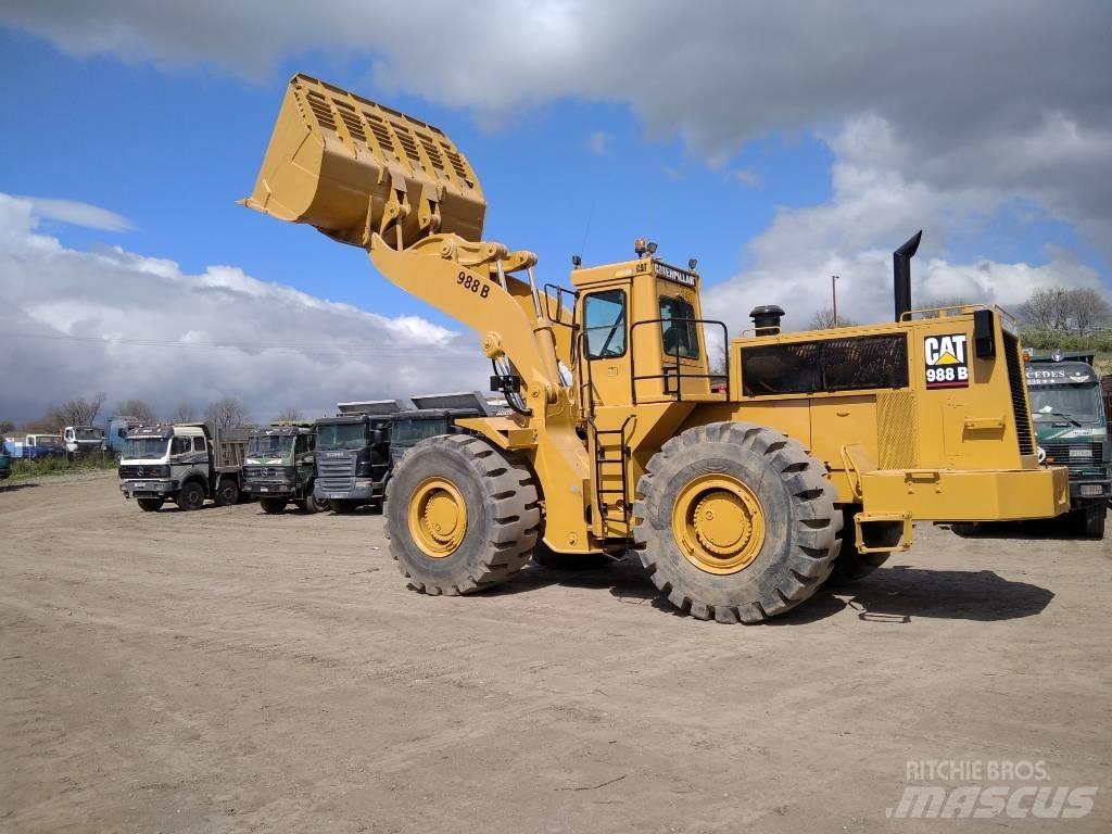 CAT 988B Kolové nakladače