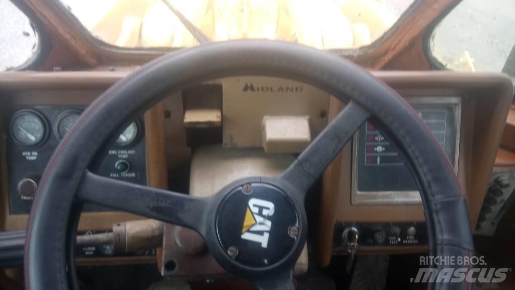 CAT 988B Kolové nakladače