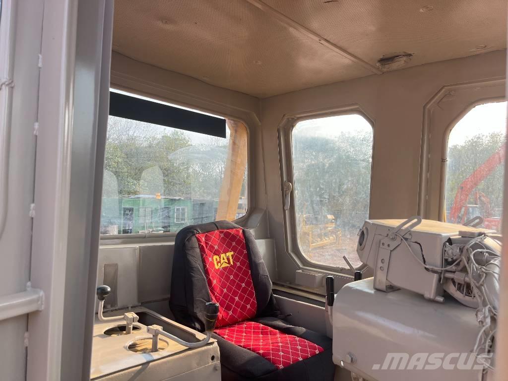 CAT D7G Pásové dozery