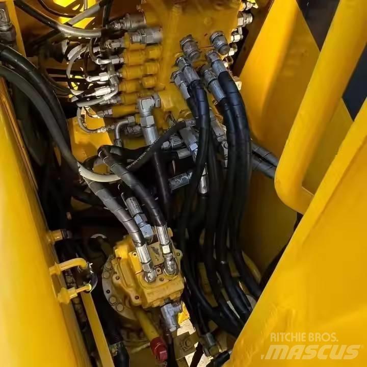 Komatsu PC130 Pásová rýpadla