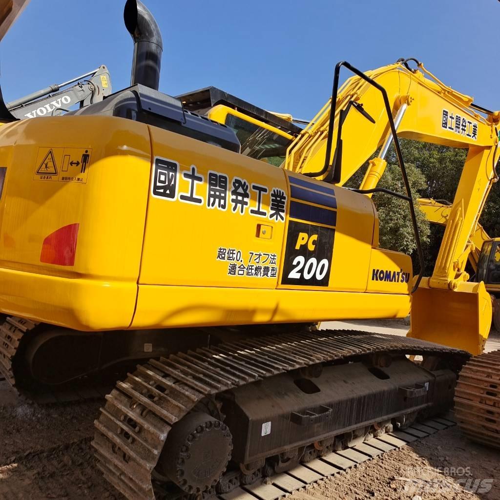 Komatsu PC 200-8 Pásová rýpadla