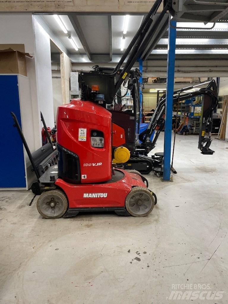 Manitou 100 VJR Vertikální sloupové výtahy