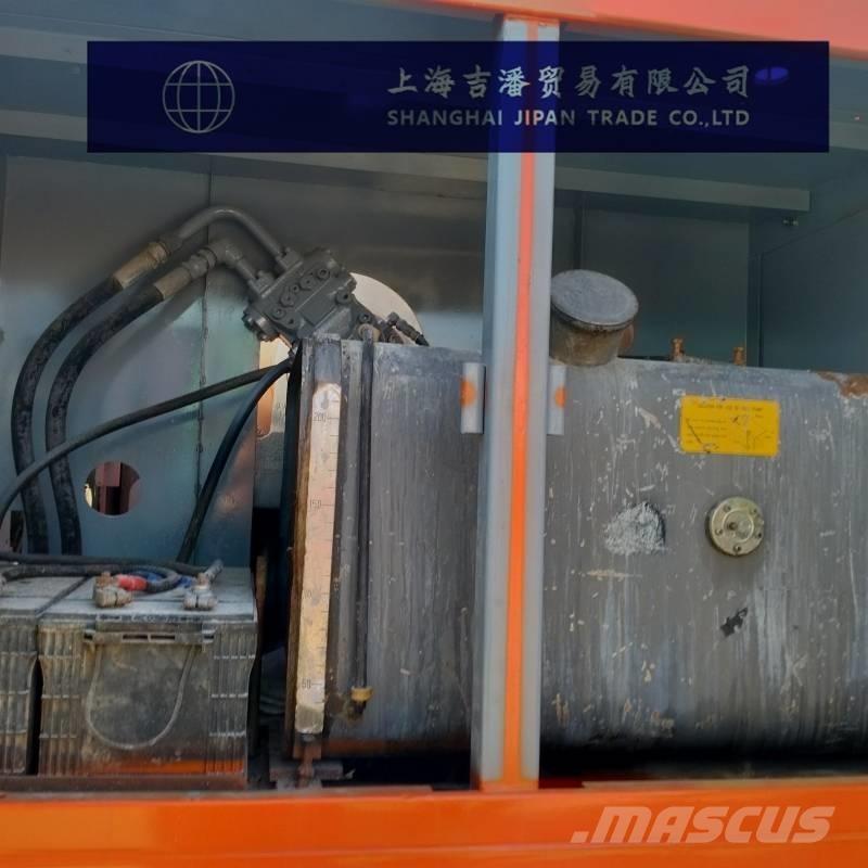 Hitachi KH 150-3 Pásové jeřáby