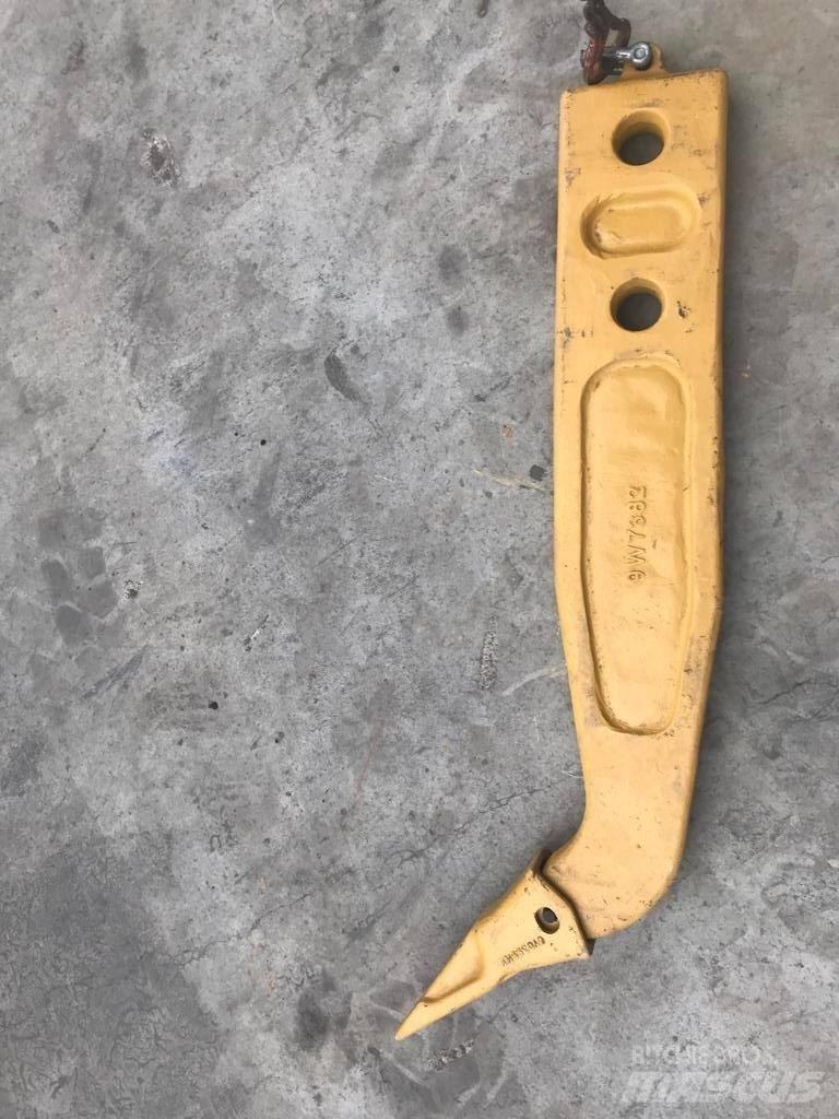 Komatsu D65 Shank Půdní rozrušovače