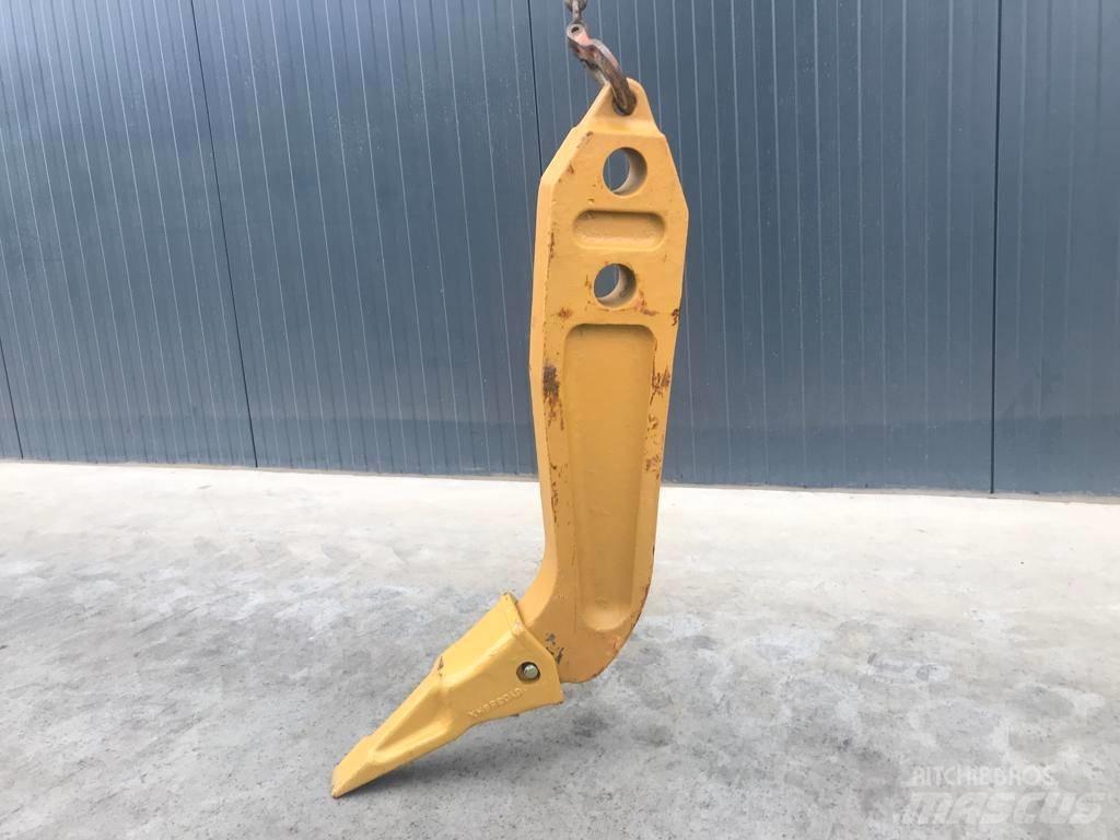 Komatsu D65 Shank Půdní rozrušovače