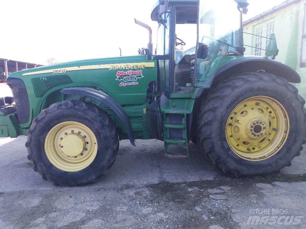 John Deere 8320 Traktory