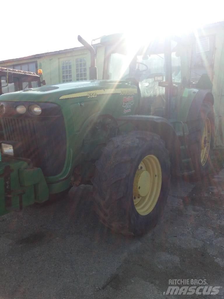 John Deere 8320 Traktory